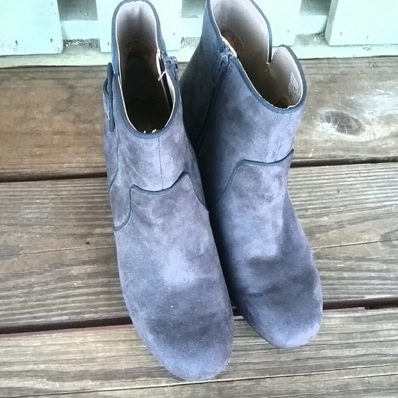 White Mountain Booties - Picture 2 of 6